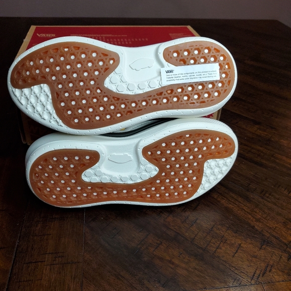 Vans Old Skool Overt Lux Platform Women Size 5.5, Men Size 4 - Picture 8 of 11